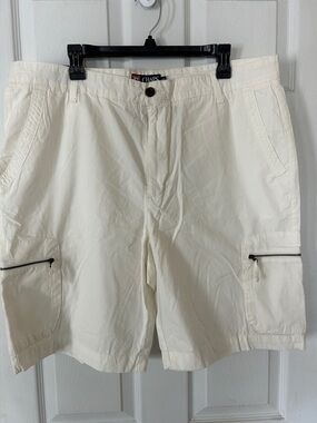 Men’s white cargo shorts with side with zippers. New with tags Chaps waist, 38